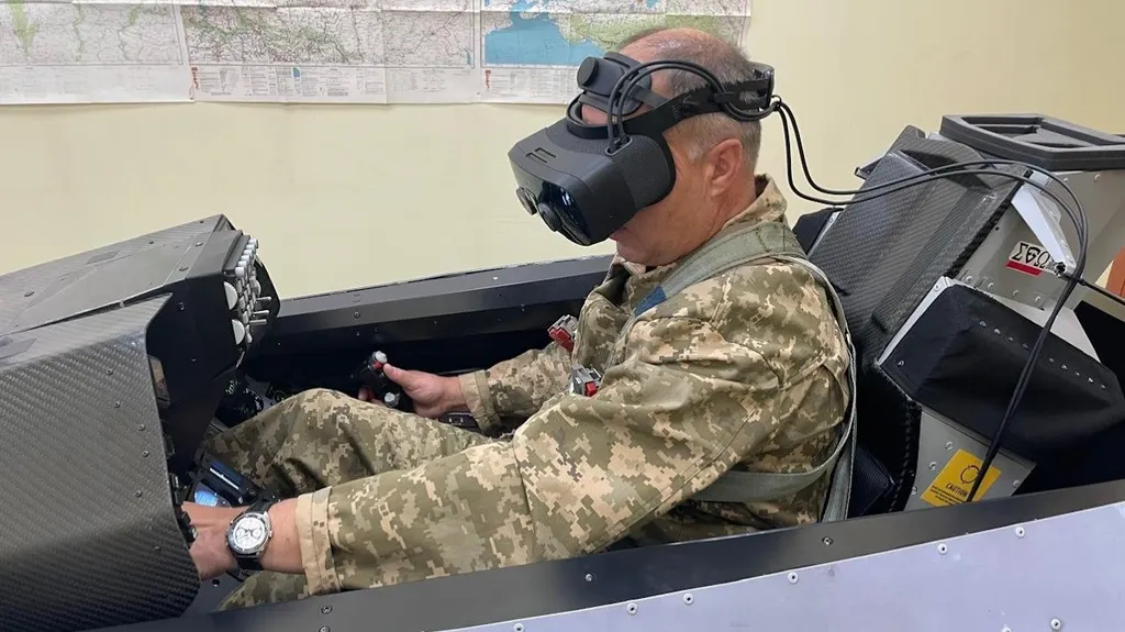 A Varjo 头显 Is Being Used To Rapidly Train Ukrainian Pilots To Fly F-16s